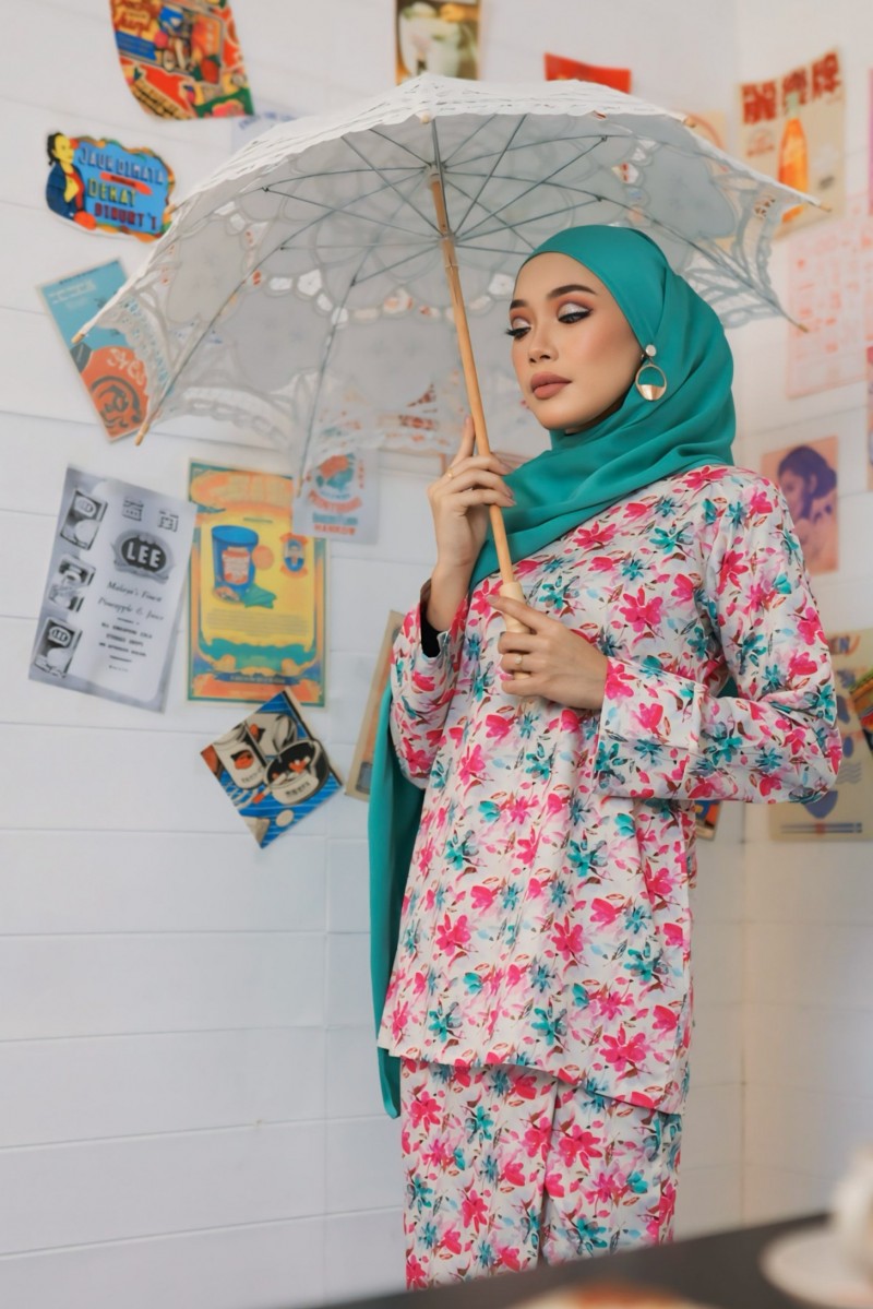 Nancy Kurung in Teal Pink