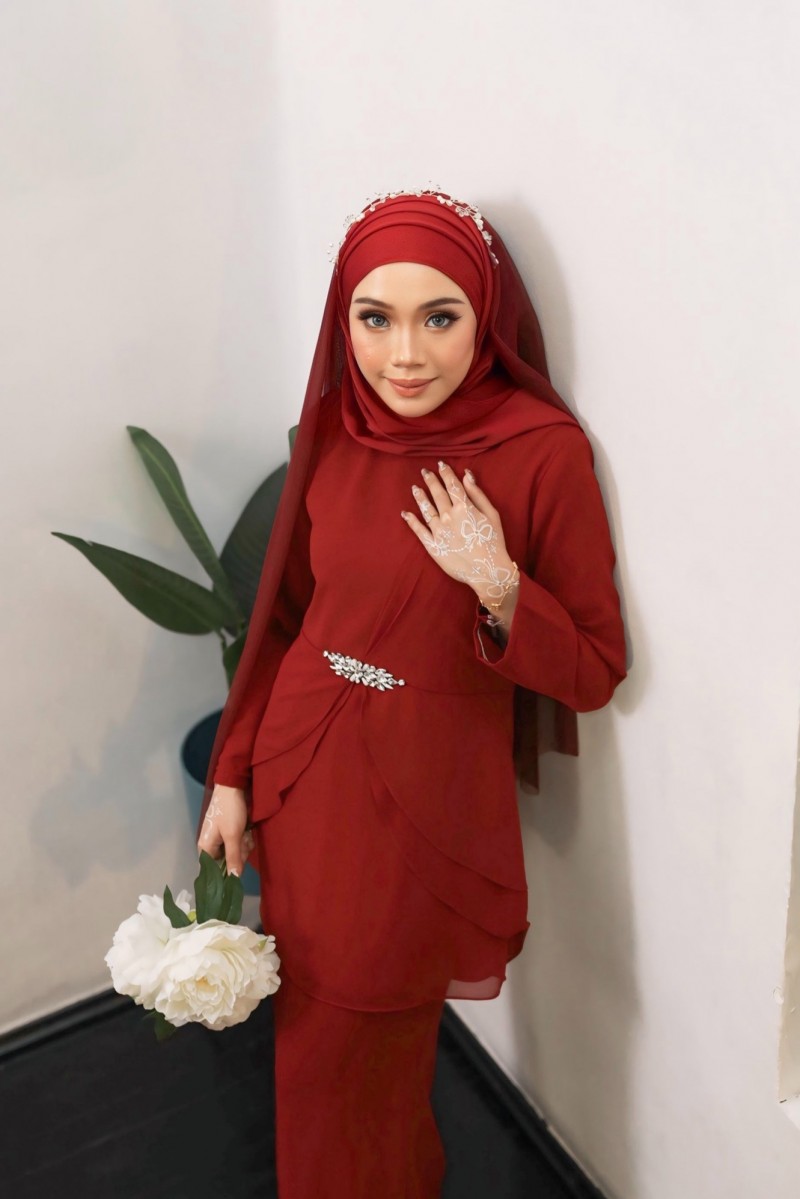 Zelda Kurung in Rich Maroon
