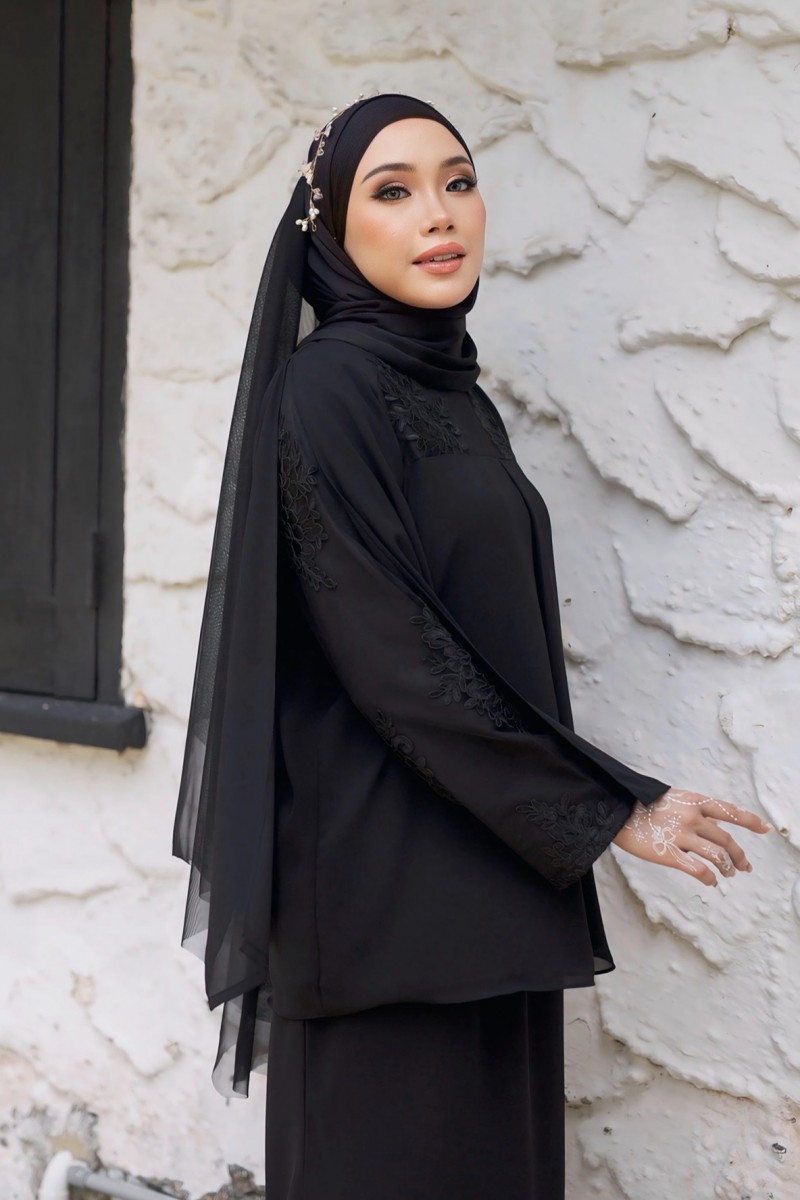 Lilly Kurung in Jet Black