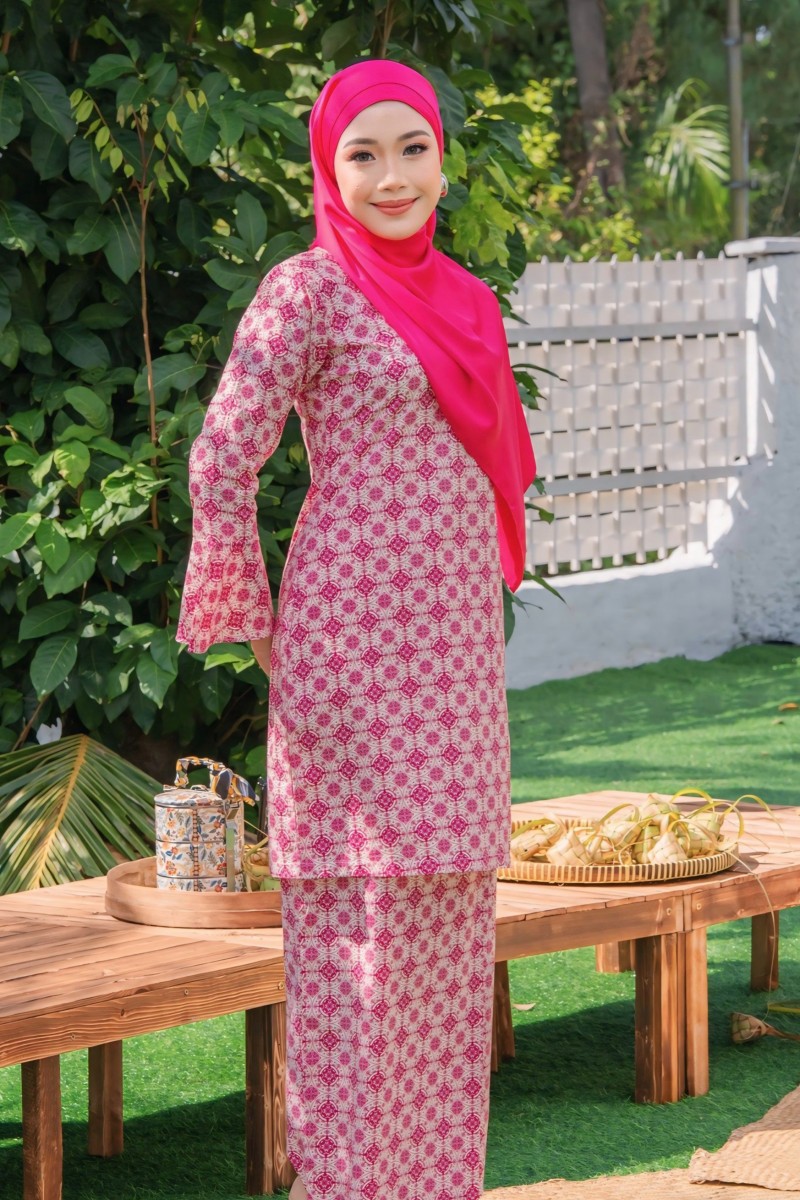 Belinda Kurung in Deep Pink