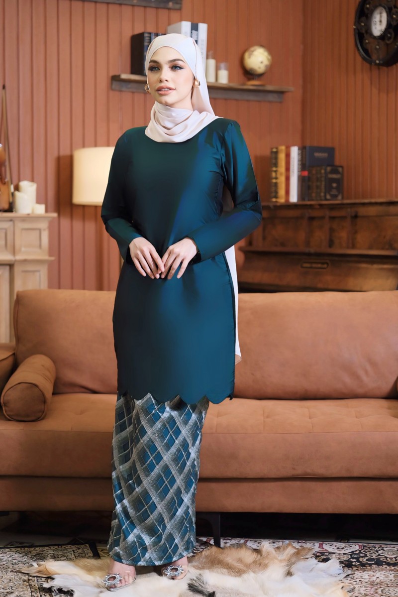 Nadine Kurung in Emerald Green