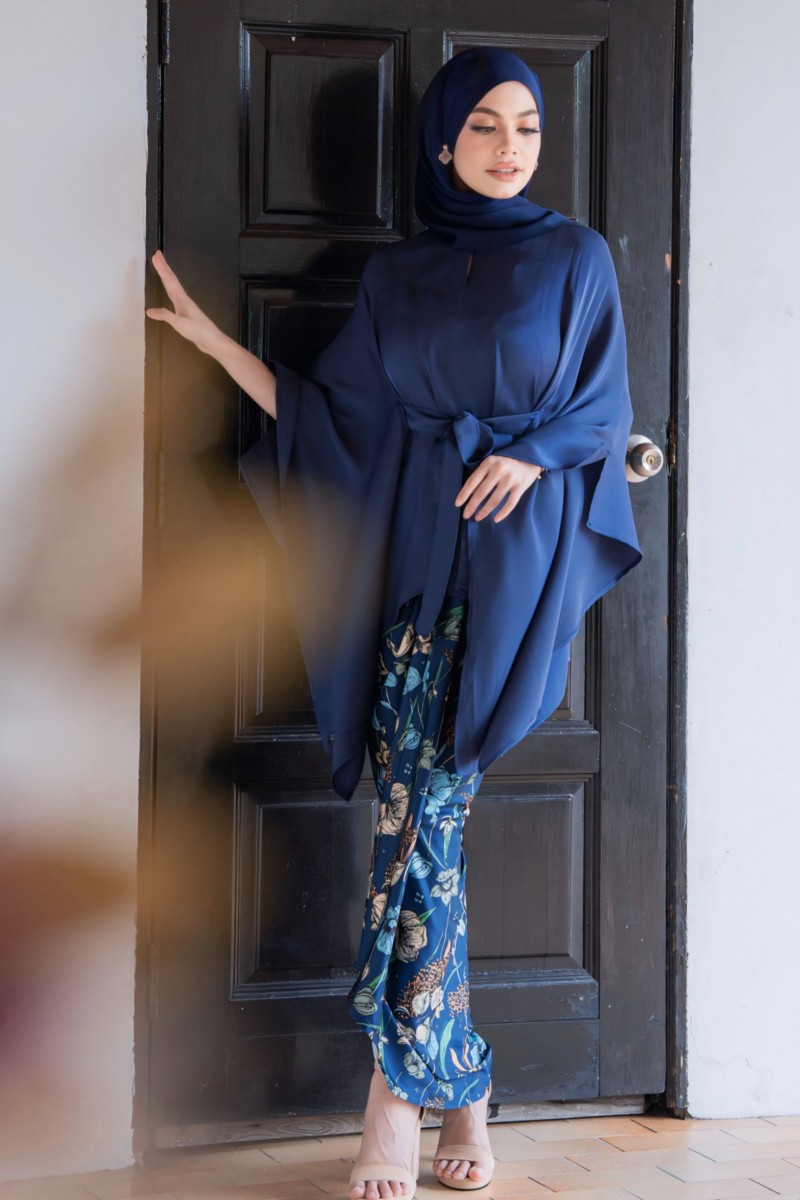 Elara Kaftan in Dark Blue