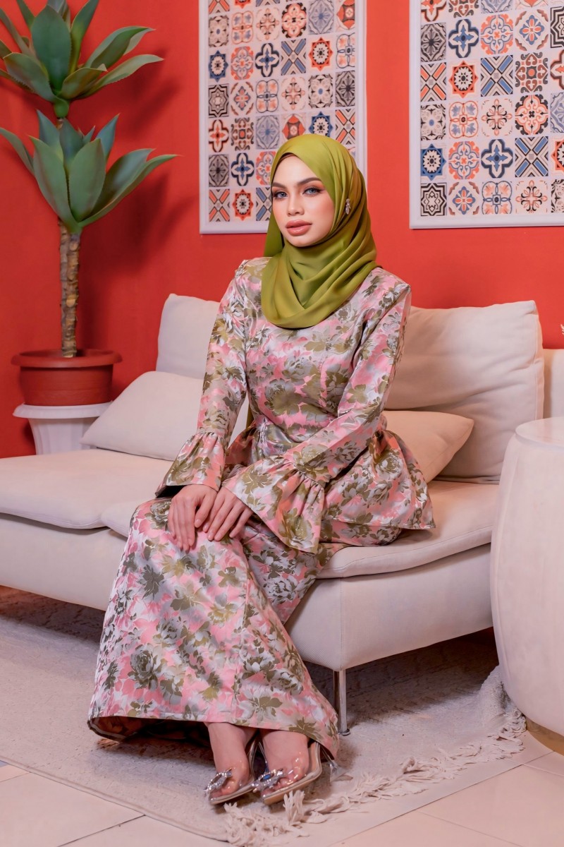 Ophelia Kurung in Paradise